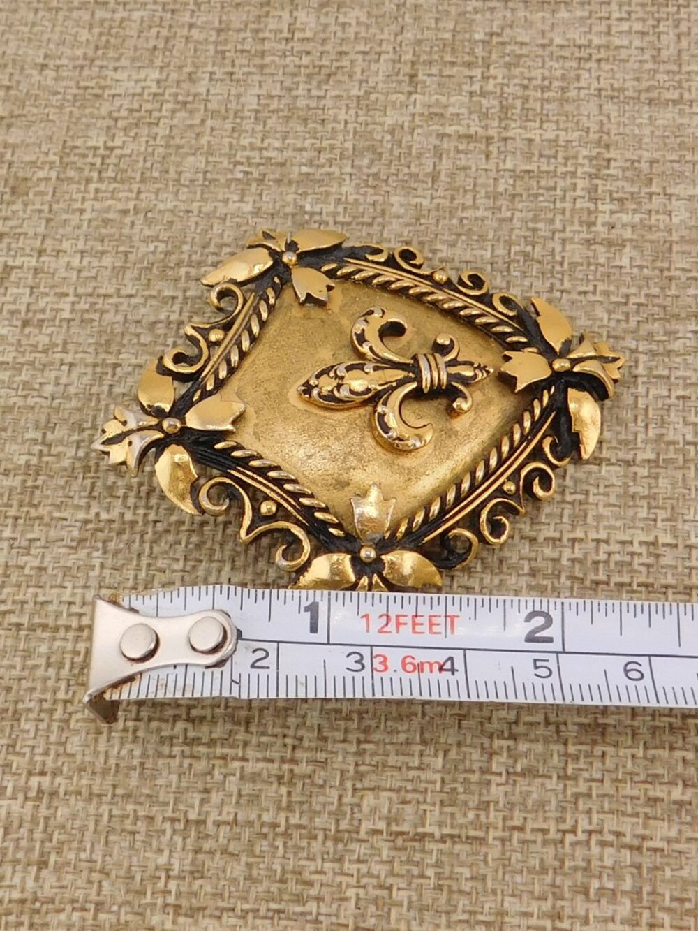 Florenza Goldtone Fleur di Lis Etruscan Brooch Shield Signed - Picture 7 of 7